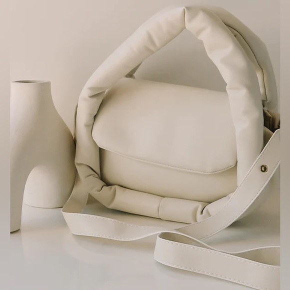 Off White Puffy Bag - Picture 1 of 5